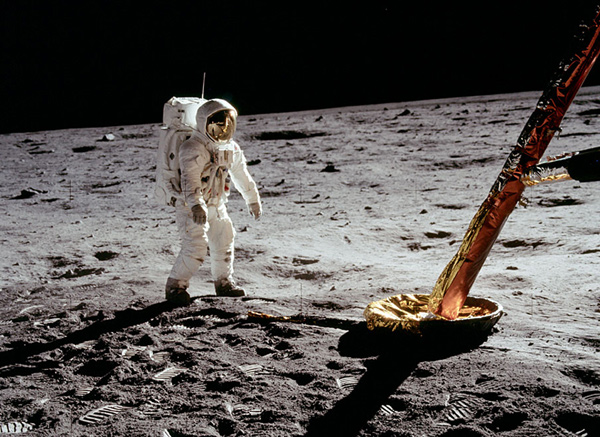 Heroux Devtek Man on Moon lg