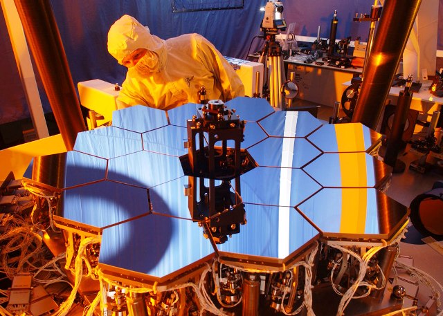 NASA JWST Scale Model 97